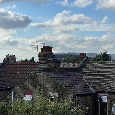 Deluxe Homestay Near Tottenham Hotspur Stadium ロンドン 部屋 写真
